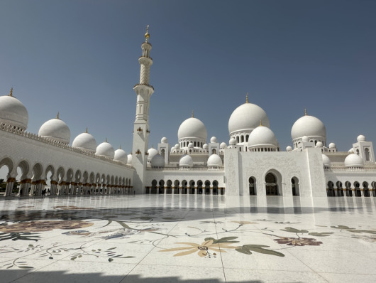 Forget Dubai, Visit Abu Dhabi! (Day Trip)